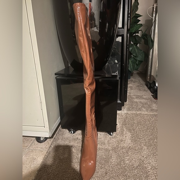 Steve Madden Vanquish Cognac Pat - Picture 4 of 5